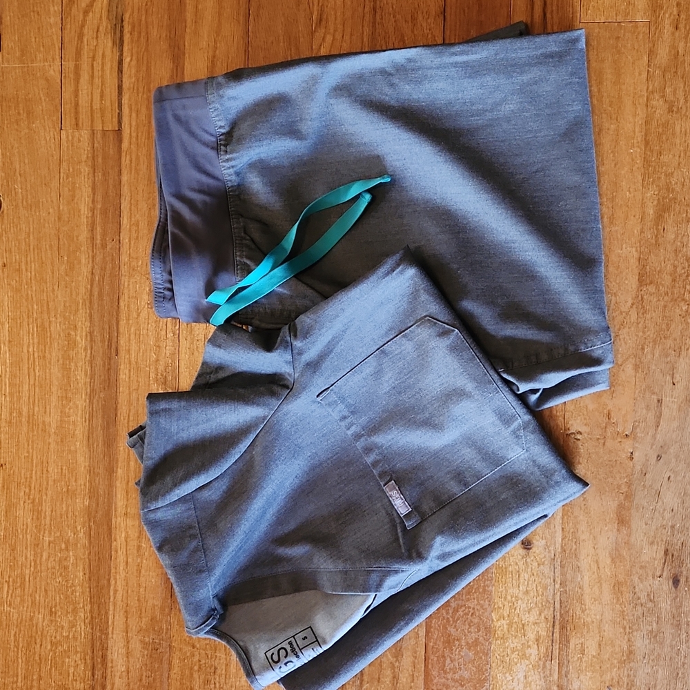 Barely worn Grey Figs Set